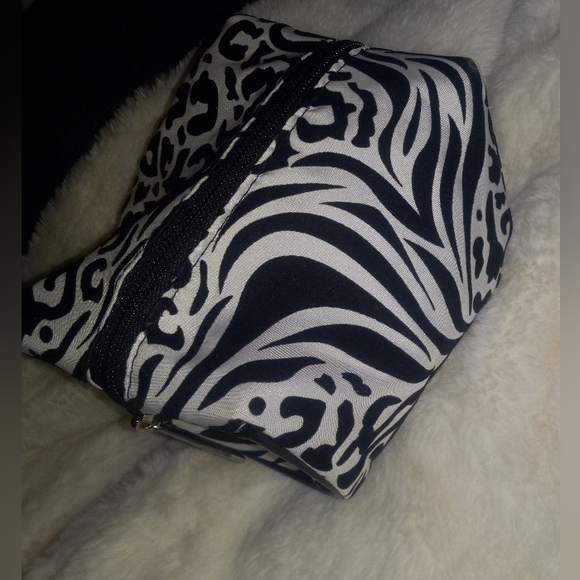 Black & White Animal Print Modella 4 pc Toiletry Zipper Bag Set - Picture 11 of 12